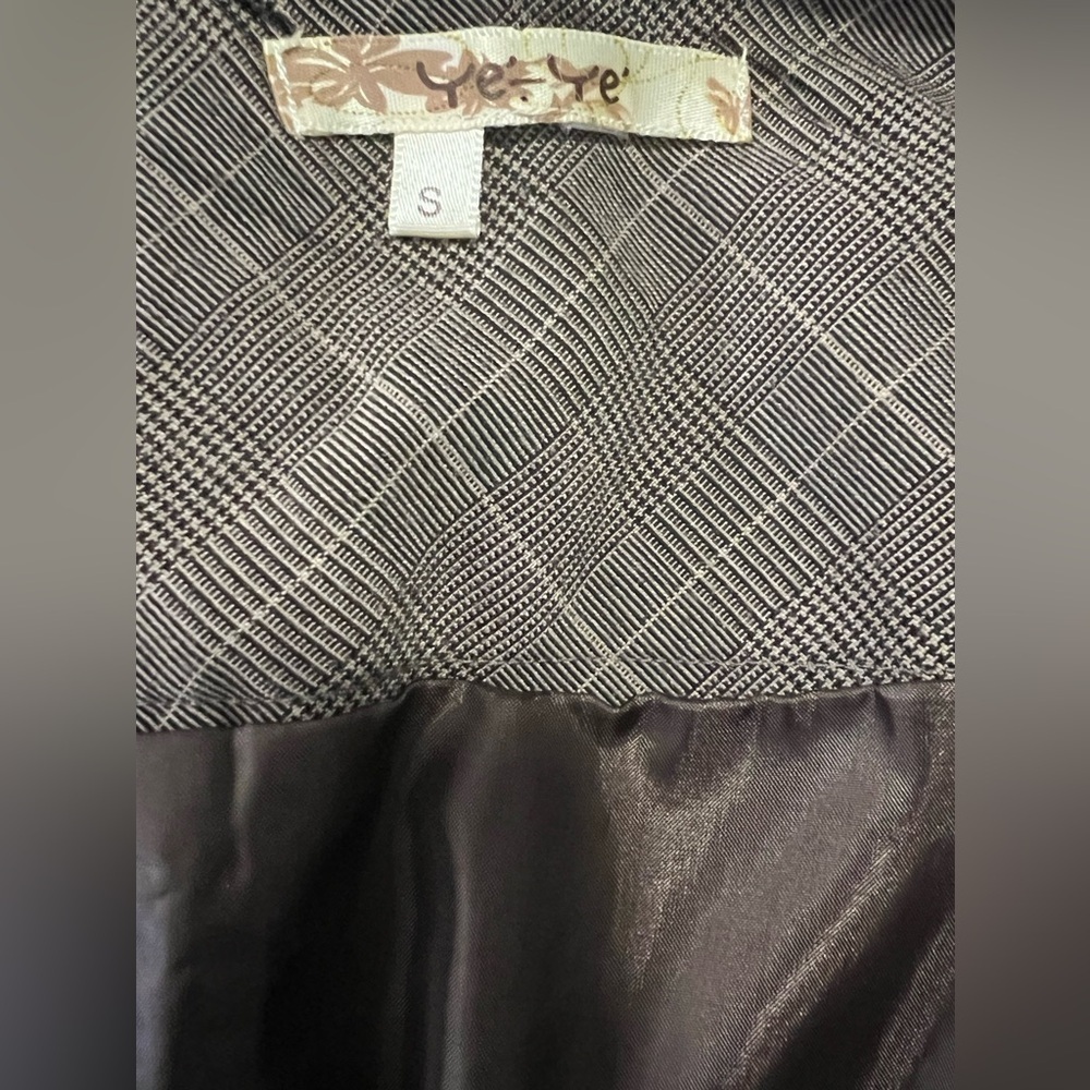 Ye Ye brown plaid pencil skirt. Fully lined. Zipper closure. Size small. EUC - Picture 5 of 7